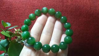 和田玉手串这样戴才更有韵味
