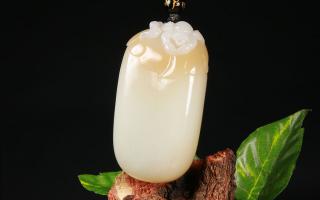 和田玉福在眼前挂件108.51g